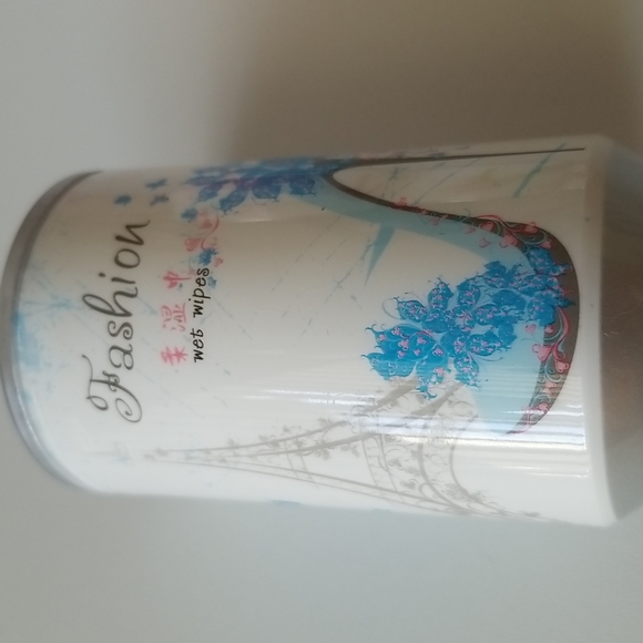 3/$25♥️ Mini Can Portable Fashion Heel Design Sanitizing Wet Wipes Keychain New - Picture 6 of 13